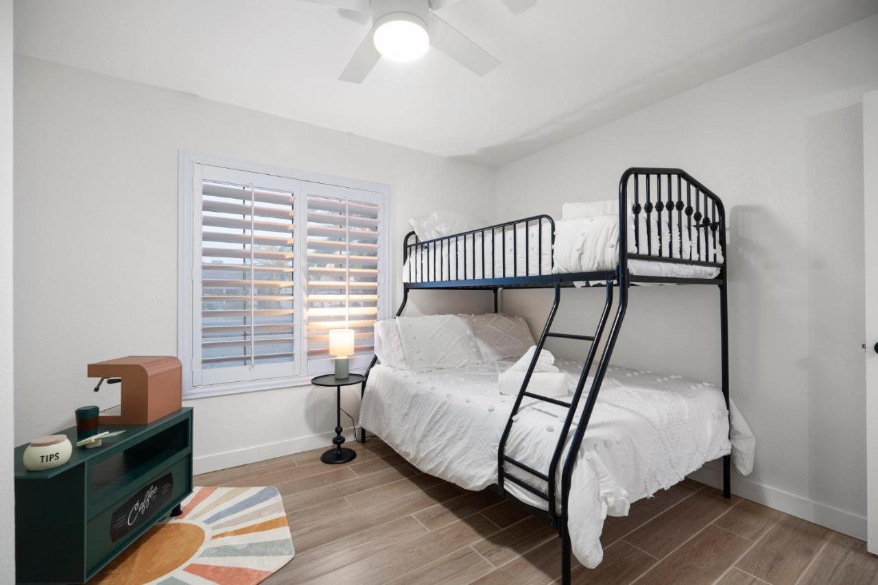 Large Pool With Diving Board, Remodeled 3Bdrm, Near State Farm Stdm And More! Пеория Экстерьер фото