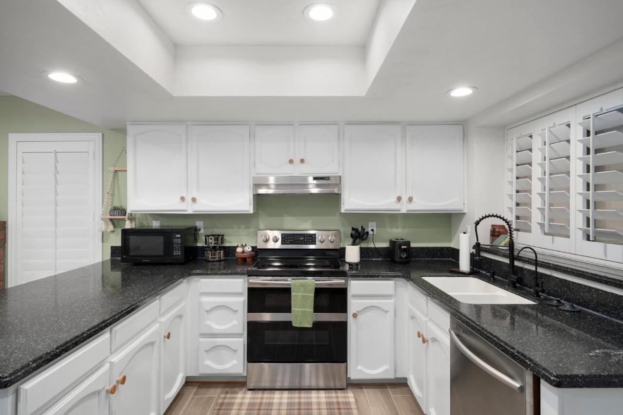 Large Pool With Diving Board, Remodeled 3Bdrm, Near State Farm Stdm And More! Пеория Экстерьер фото